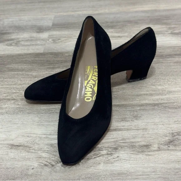 Salvatore Ferragamo VINTAGE RARE Black Suede Pumps Heels Size 5 WORN ONCE - Picture 1 of 11
